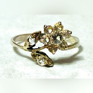 Silver 925 Ring flower with rhinestones accents size 6.5 Vintage Silver ring